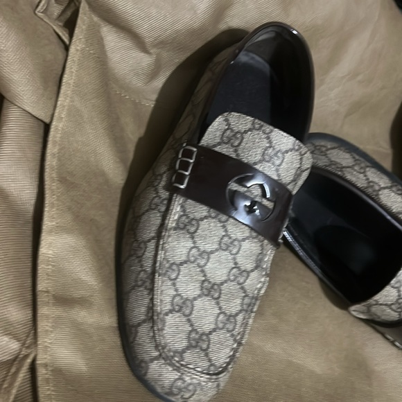 Men’s Gucci loafers beige or tan with dark brown gg size 10 - Picture 2 of 3